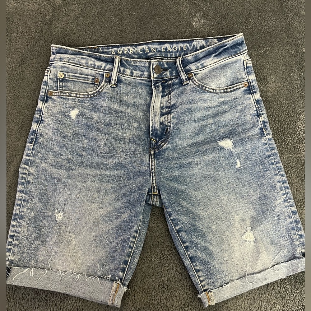Men’s distressed shorts. American eagle. Size 32